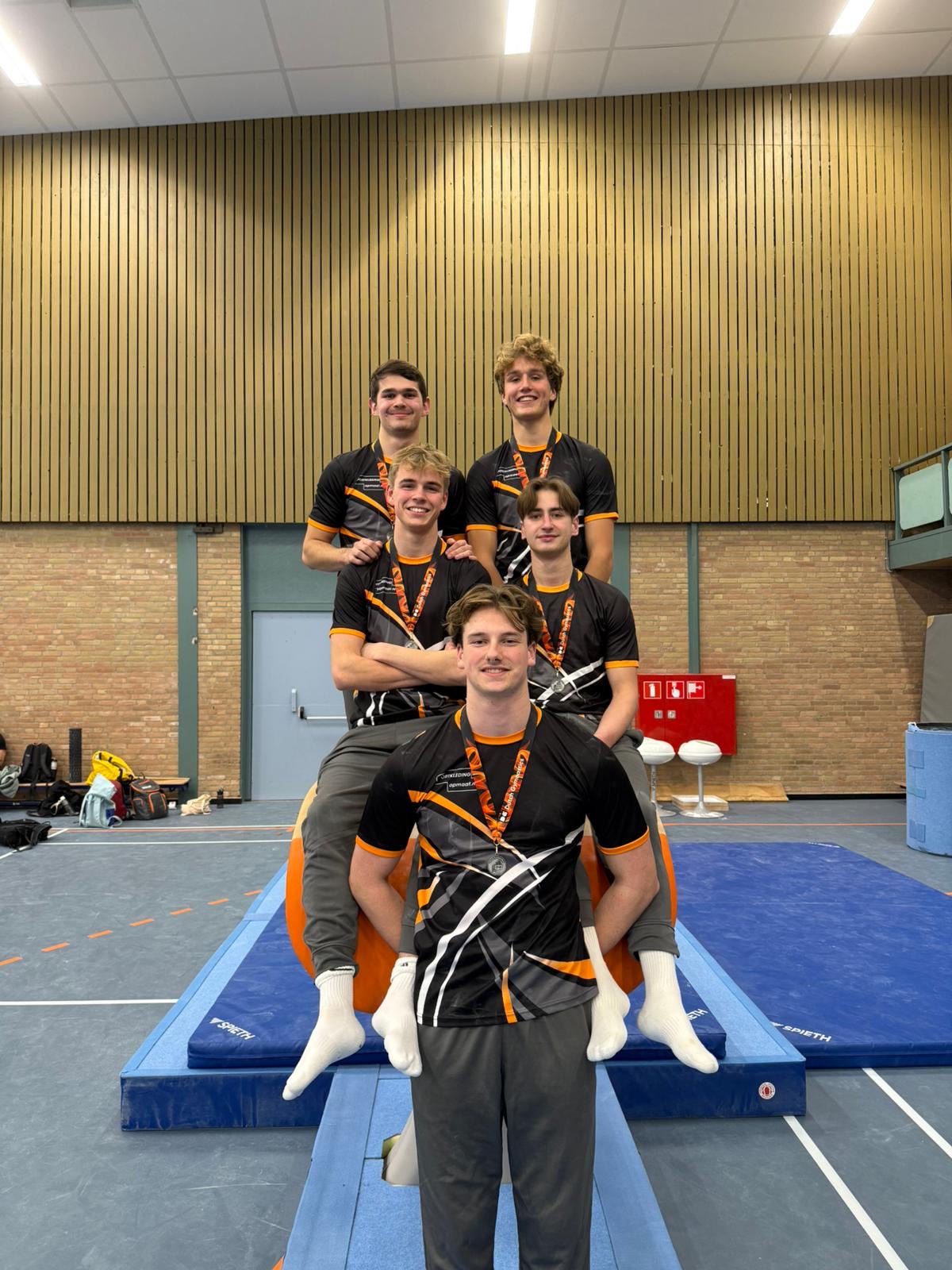 ZILVER VOOR TEAM TOOS TURNERS