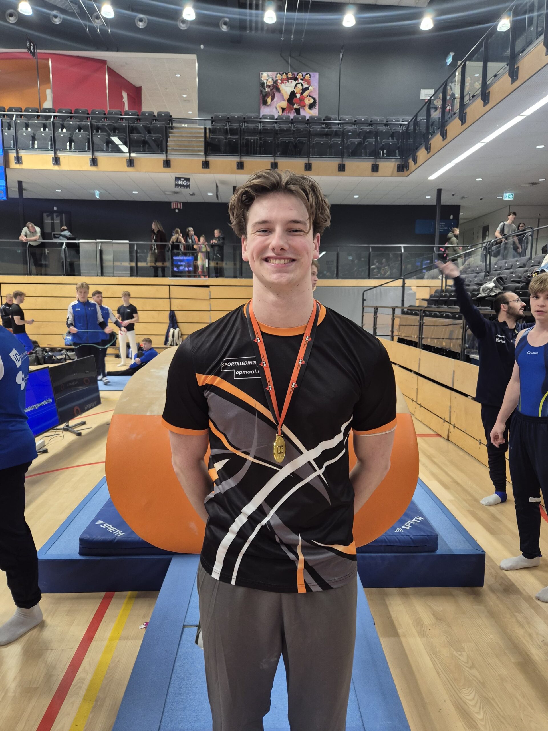 JELLE VERSLUIS PAKT GOUD